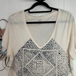 Old Navy Women's Short Sleeve Top with Black Geometric Design